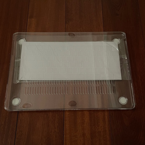 MacBook Air 15 inch Hard Case Set (3 in 1) Preloved. Clear color. - Picture 2 of 2